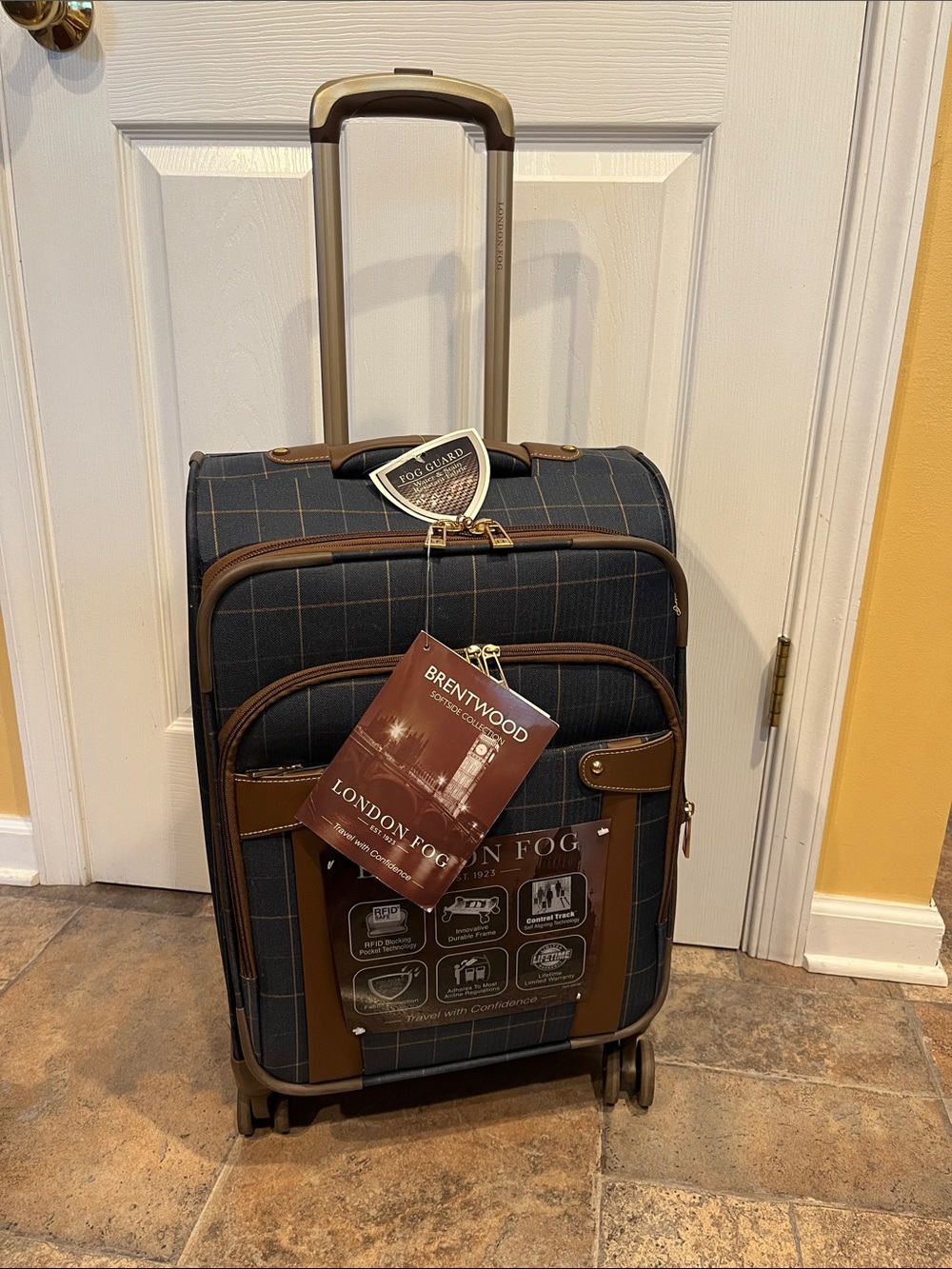 Brentwood Softside Collection 8 Wheel Spinner Carryon